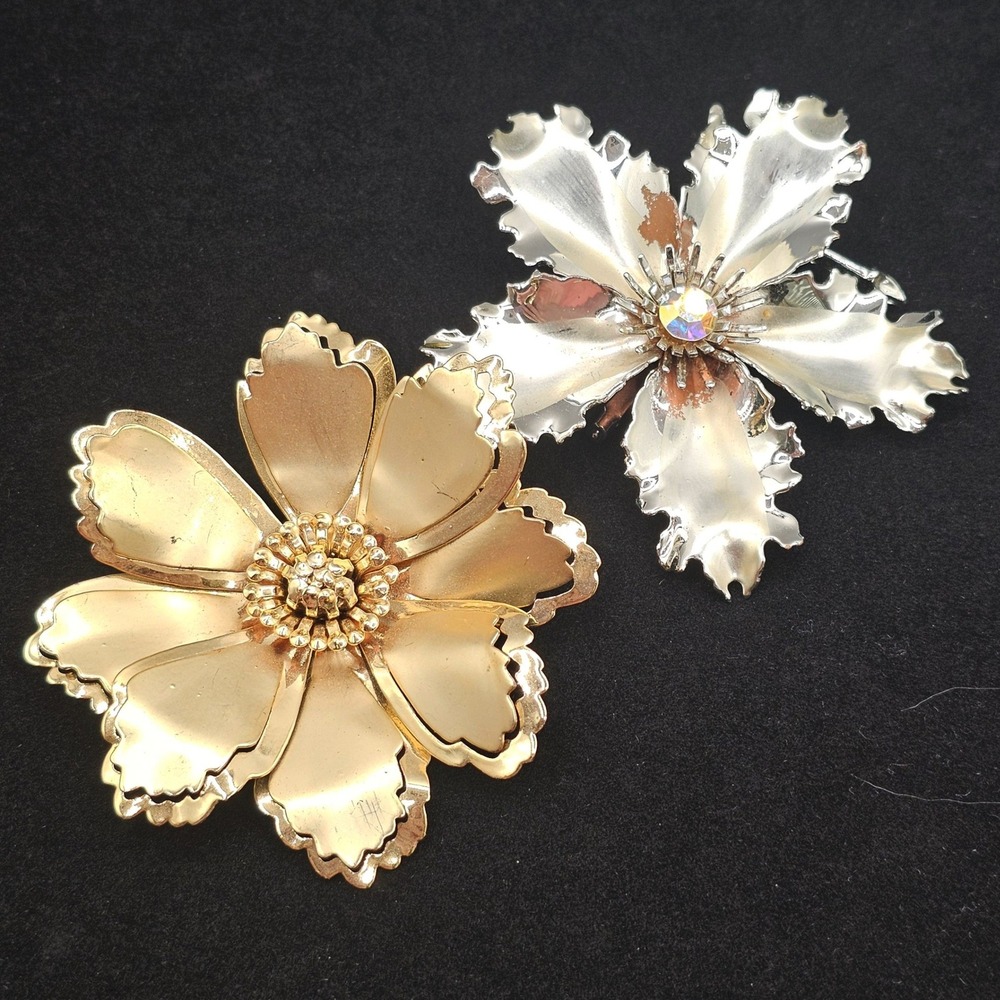 Floral Brooch Pin Set of 2 Gold Silver Tone Plastic Statement Grannycore